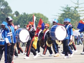 Marching Band MEPA Boarding School saat tampil di momen HUT ke-81 RI Papua Tengah, Senin (17/8/2026). Foto: Kristin Rejang/Sasagupapua.com