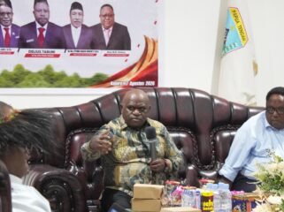 Menteri HAM saat memberikan arahan dalam kegiatan kunjungannya ke DPR Papua Tengah, Senin (17/8/2026). Foto: Kristin Rejang/sasagupapua