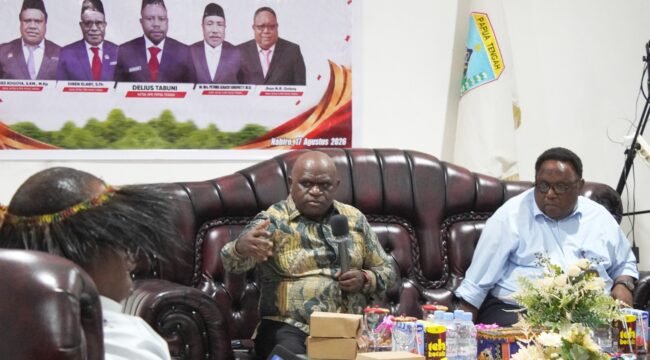 Menteri HAM saat memberikan arahan dalam kegiatan kunjungannya ke DPR Papua Tengah, Senin (17/8/2026). Foto: Kristin Rejang/sasagupapua