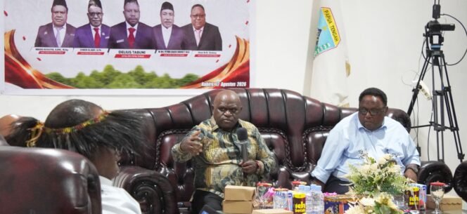 
Menteri HAM saat memberikan arahan dalam kegiatan kunjungannya ke DPR Papua Tengah, Senin (17/8/2026). Foto: Kristin Rejang/sasagupapua