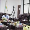 Anggota DPR Papua Tengah, Anis Labene saat memberikan pertanyaan kepada Menteri HAM, Natalius Pigai. Foto: Kristin Rejang/Sasagupapua.