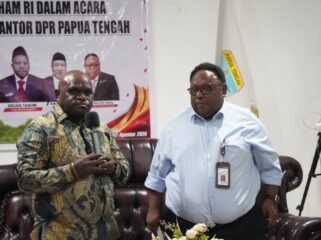 Menteri HAM RI, Natalius Pigai saat berkunjung ke DPR Papua Tengah, Senin (17/8/2026). Foto: Kristin Rejang/sasagupapua