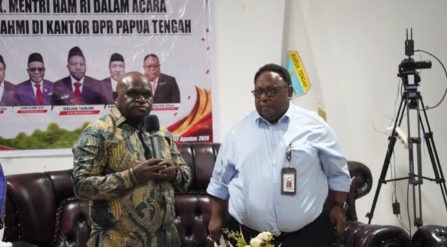 Menteri HAM RI, Natalius Pigai saat berkunjung ke DPR Papua Tengah, Senin (17/8/2026). Foto: Kristin Rejang/sasagupapua