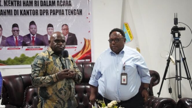 
Menteri HAM RI, Natalius Pigai saat berkunjung ke DPR Papua Tengah, Senin (17/8/2026). Foto: Kristin Rejang/sasagupapua