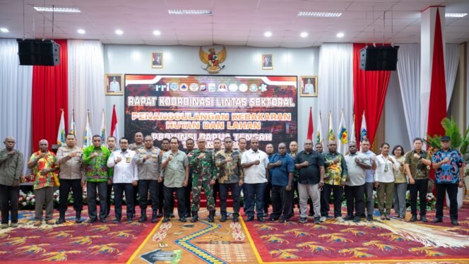 
Foto bersama usai rapat penanganan EL Nino. (Foto: Humas Pemprov Papua Tengah)