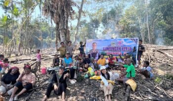Suasana kunjungan kerja anggota DPR Papua Tengah, Stella Misiro di Kampung Arui. (Foto: Istimewa)  