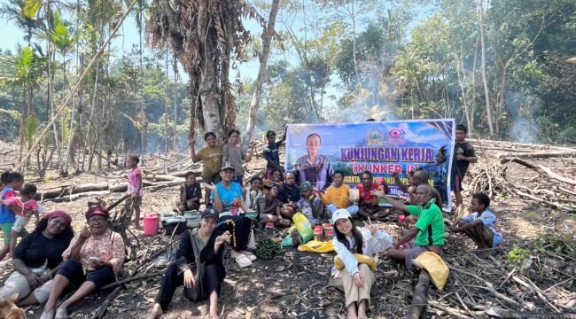Suasana kunjungan kerja anggota DPR Papua Tengah, Stella Misiro di Kampung Arui. (Foto: Istimewa)  