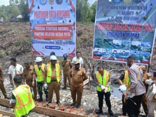Suasana peletakan batu pertama Kampung Nelayan Merah Putih di Timika. (Foto: istimewa)