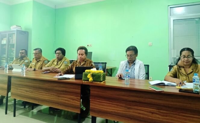 
Pihak RSUD Sele Be Solu saat memberikan keterangan terkait kondisi Korban Penembakan. (Foto: Istimewa)