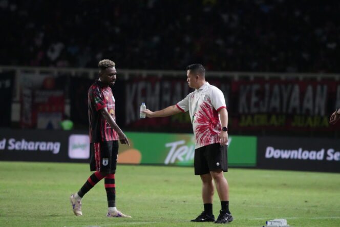 
Persipura Ganti Pelatih Utama dan Analis demi Bangkit di Liga