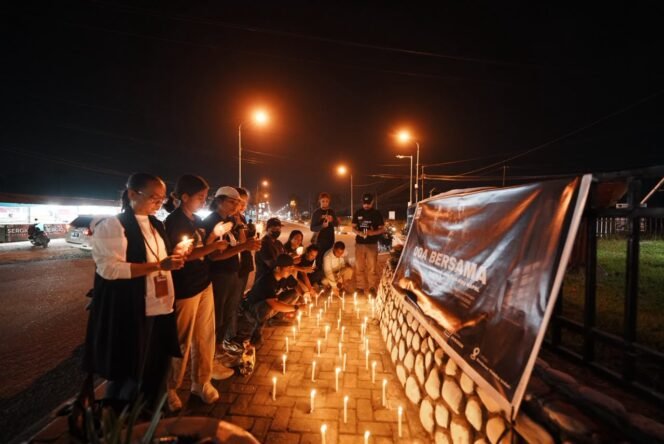 
Jurnalis Mimika Nyalakan Lilin, Doakan Proses Pencarian 5 Wartawan Hilang di Krakatau