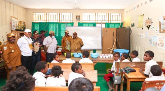 Momen kunjungan kerja Gubernur Papua Tengah, Meki Nawipa. (Foto: Humas Pemprov Papua Tengah)