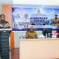 Asisten III Bidang Administrasi Umum Setda Provinsi Papua Tengah Victor Fun, ketika sambutan di Bimtek TPK 4 Kabupaten di Mimika. (Dok.Humas Pemprov Papua Tengah)