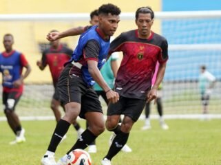 Gelandang Persipura, Markus Madjar saat berlatih bersama tim. (Foto: Media Officer Persipura)