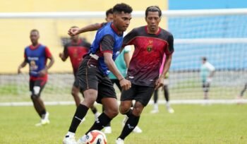 Gelandang Persipura, Markus Madjar saat berlatih bersama tim. (Foto: Media Officer Persipura)