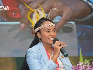 Anggota DPR Papua Tengah, Stella Misiro saat menyampaikan materi dalam momen PAPEDA Summit 2026 hari ke 2. (Foto: Istimewa)