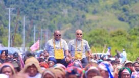 Momen Pasangan Meki Nawipa dan Deinas Geley (MEGE) saat kampanye di Dogiyai pada masa Pilkada. (Foto: David Iyai)