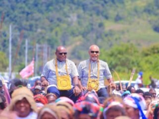 Momen Pasangan Meki Nawipa dan Deinas Geley (MEGE) saat kampanye di Dogiyai pada masa Pilkada. (Foto: David Iyai)