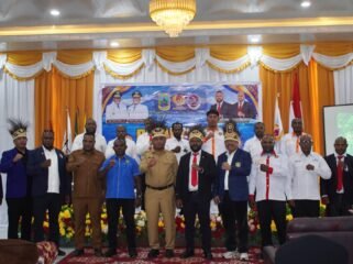 Foto bersama usai kegiatan pelantikan. (Foto: Kristin Rejang/Sasagupapua.com)