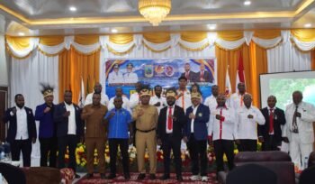 Foto bersama usai kegiatan pelantikan. (Foto: Kristin Rejang/Sasagupapua.com)