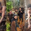 Kiri dan kanan - Seorang anggota Komunitas Papuans Photo, Jeff Tagi saat menanam pohon (Foto: Durry/papuansphoto-Papua Tengah) | Tengah : beberapa anggota PAPUANSPHhoto saat berfoto selfie bersama usai melakukan penanaman pohon di gunung Gamei, (foto: Istimewa)