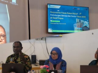 Momen Kepala Bidang Kebudayaan Papua Tengah, Deni Tenouye bersama Wakil Ketua IV DPR Papua Tengah, John NR Gobai menjadi narasumber dalam kegiatan penyusunan pokok pikiran perlindungan bahasa dan sastra tahun 2026 yang digelar oleh Balai Bahasa Provinsi Papua pada Agustus lalu. 