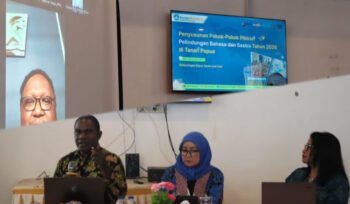 Momen Kepala Bidang Kebudayaan Papua Tengah, Deni Tenouye bersama Wakil Ketua IV DPR Papua Tengah, John NR Gobai menjadi narasumber dalam kegiatan penyusunan pokok pikiran perlindungan bahasa dan sastra tahun 2026 yang digelar oleh Balai Bahasa Provinsi Papua pada Agustus lalu. 