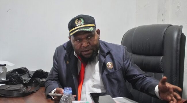 Ketua Kelompok Khusus DPR Papua Tengah, Donatus Mote. (Foto: Kristin Rejang/Sasagupapua)