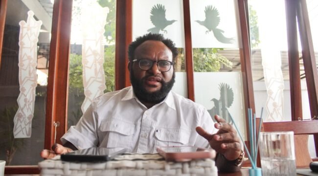 Anggota DPR Papua Tengah, Araminus Omaleng. (Foto: Kristin Rejang/Sasagupapua)