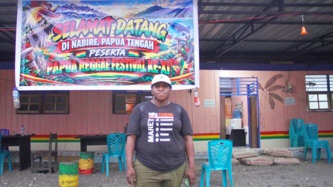 
Koordinator Liaison Officer (LO) Papua Reggae Festival, Yusni Iyowau. (Foto: Kristin Rejang/Sasagupapua)