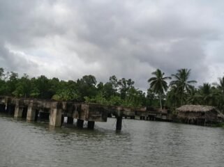 Dermaga di Distrik Jita. 