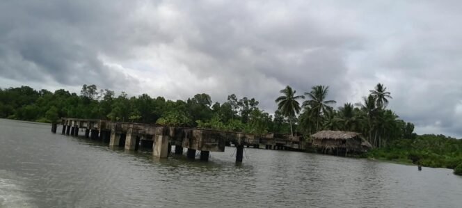
Dermaga di Distrik Jita. 