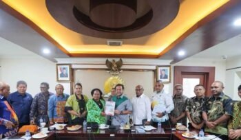 Wakil Ketua DPD RI Yorrys Raweyai saat melakukan audiensi dengan MRP, Jumat (2/10/2026). Foto: DPD RI