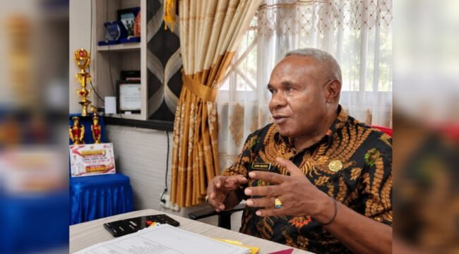 Pelaksana Harian (Plh) Kepala Dinas Kesehatan Kabupaten Mimika, Marselino Mameyau. (Foto: Ist)